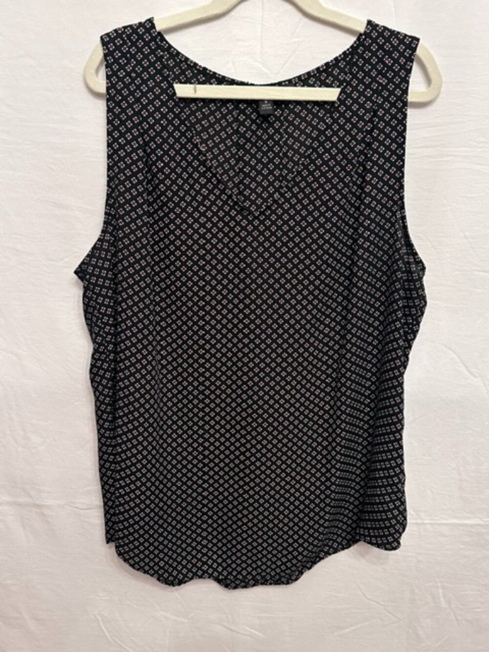 Banana Republic Black Geometric Sleeveless Blouse Size Small